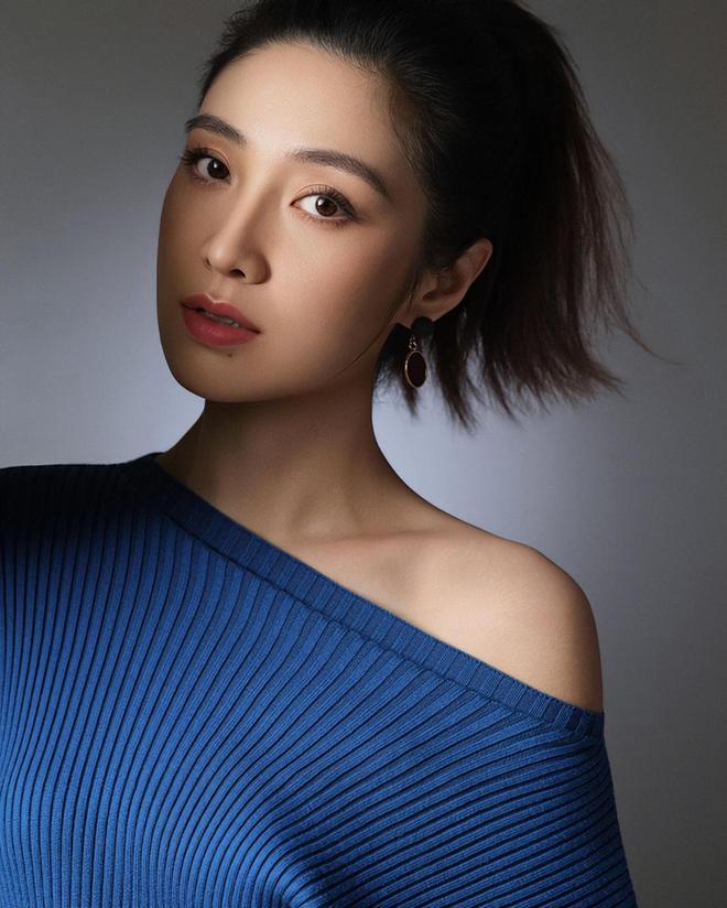 言情动漫 言情动漫雨开始敲打玻璃