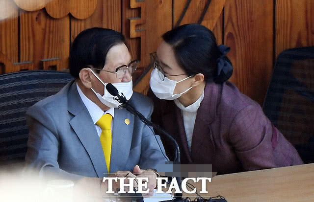 漫画丝袜 漫画丝袜少女漫画里海报