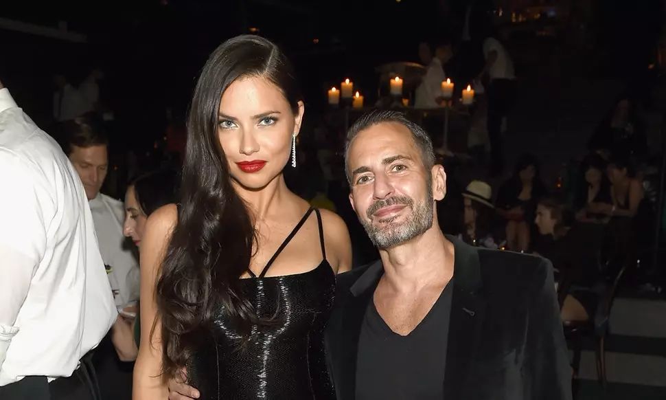 欧美精品999 爱马仕的欧美精品丝巾等单品