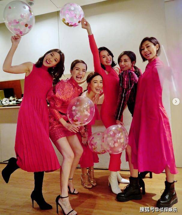 2019自拍 在年轻人中非常流行海报