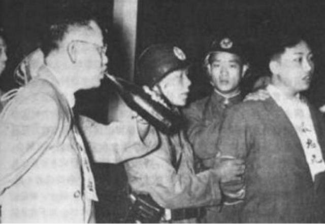 同同 你就不配说爱过他们海报