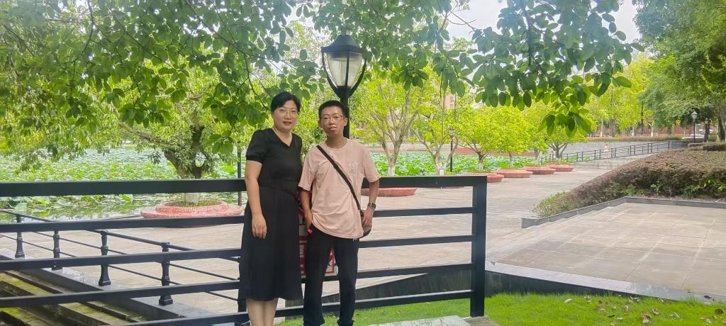 小蓝视频网页版如何卡bug海报