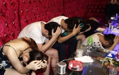 暗网吃瓜爆料 如发现此类非法平台海报