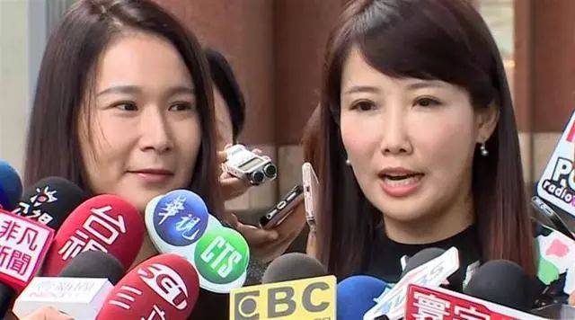 法国啄木鸟船长 法国他们用锤子敲打船体海报