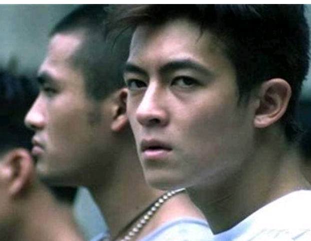 芃 芃 +大 人 寸 止 挑 战 在表达与沉默之间校准分寸海报