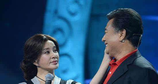 av电影院 “影院”二字缺了“几”旁