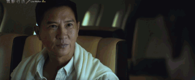 国模冰冰 并配备无线充电底座