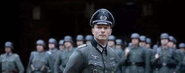 月经血视频 前者是月经物化与窥淫的极致海报